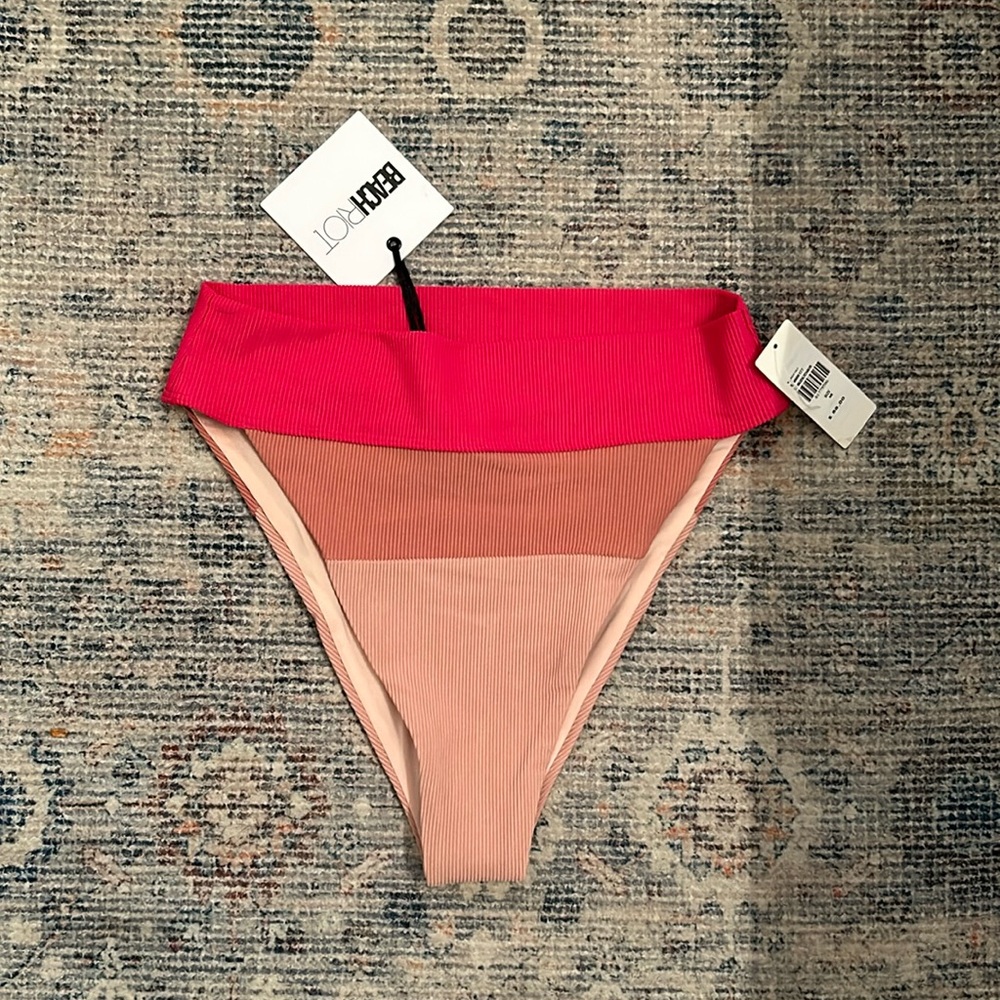 NWT bottoms size M